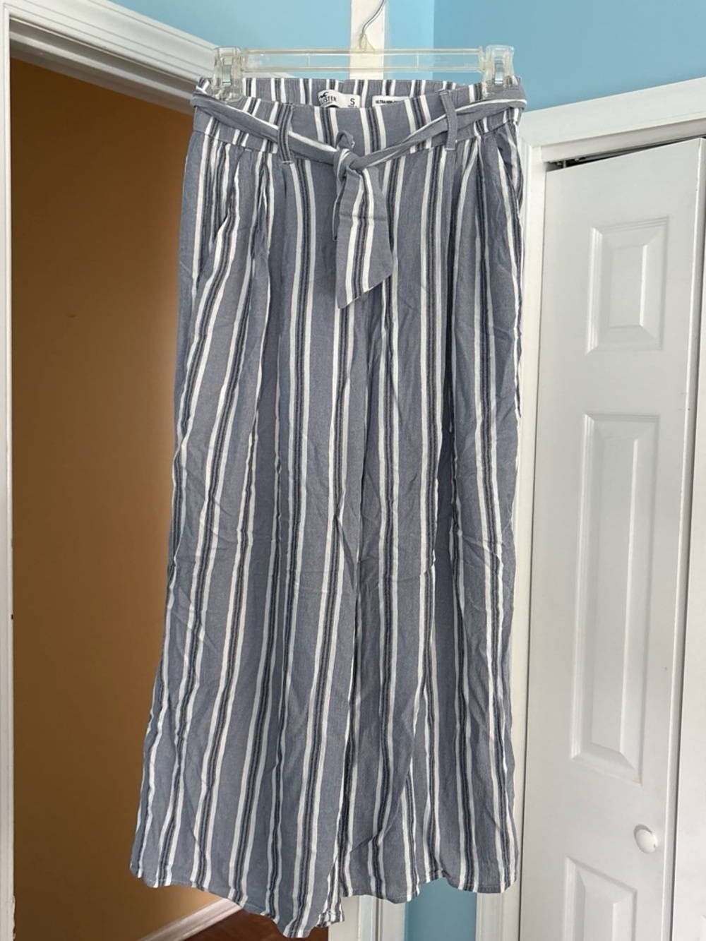 Hollister High-Rise Capris